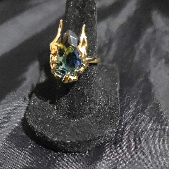 Elegant Gold Tone and Blue Stone Women's Ring Size 6 - Picture 3 of 5